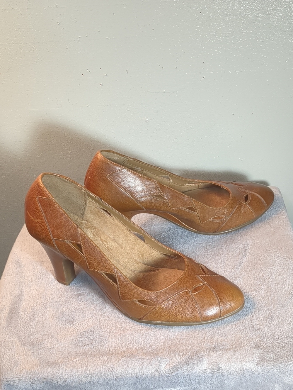 AEROSOLES Tan Leather Mid Heel Pumps, 9.5